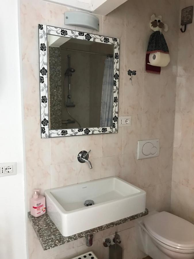 Casa Carolina Ground Floor Apartment 2-4 Sleeps Беладжо Екстериор снимка